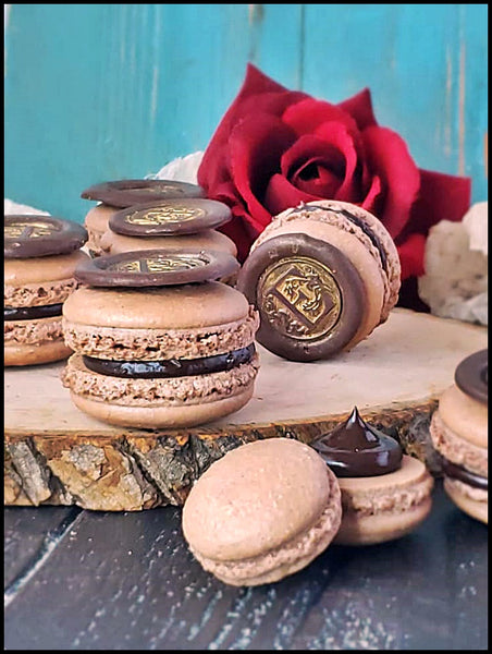 Easy Chocolate Almond Macarons by Rosalinda Mariotti from Molto Ono